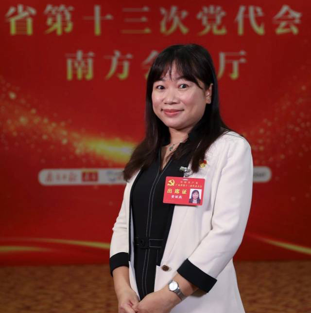 仲愷農(nóng)業(yè)工程學院何香凝藝術(shù)設(shè)計學院專任教師黃麗燕代表：堅守三尺講臺 拓展生命寬度